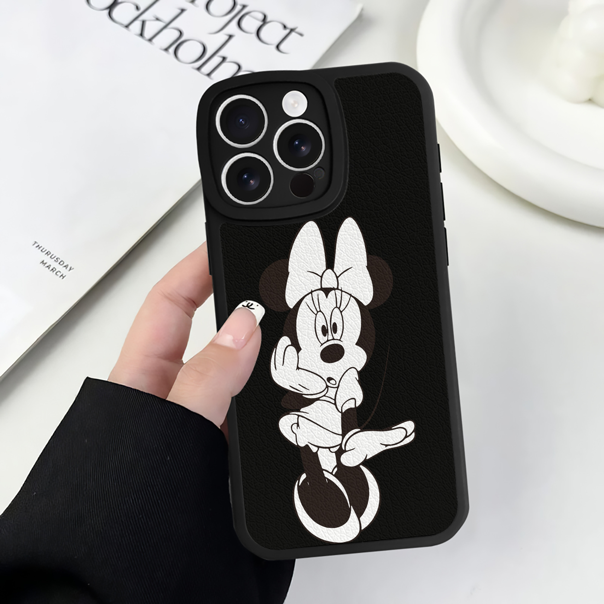 （画像用） ミッキーマウス Mickey Mouse 【iPhone 16シリーズ対応】シリコンスマホケース（レザー調） 材質：シリコン